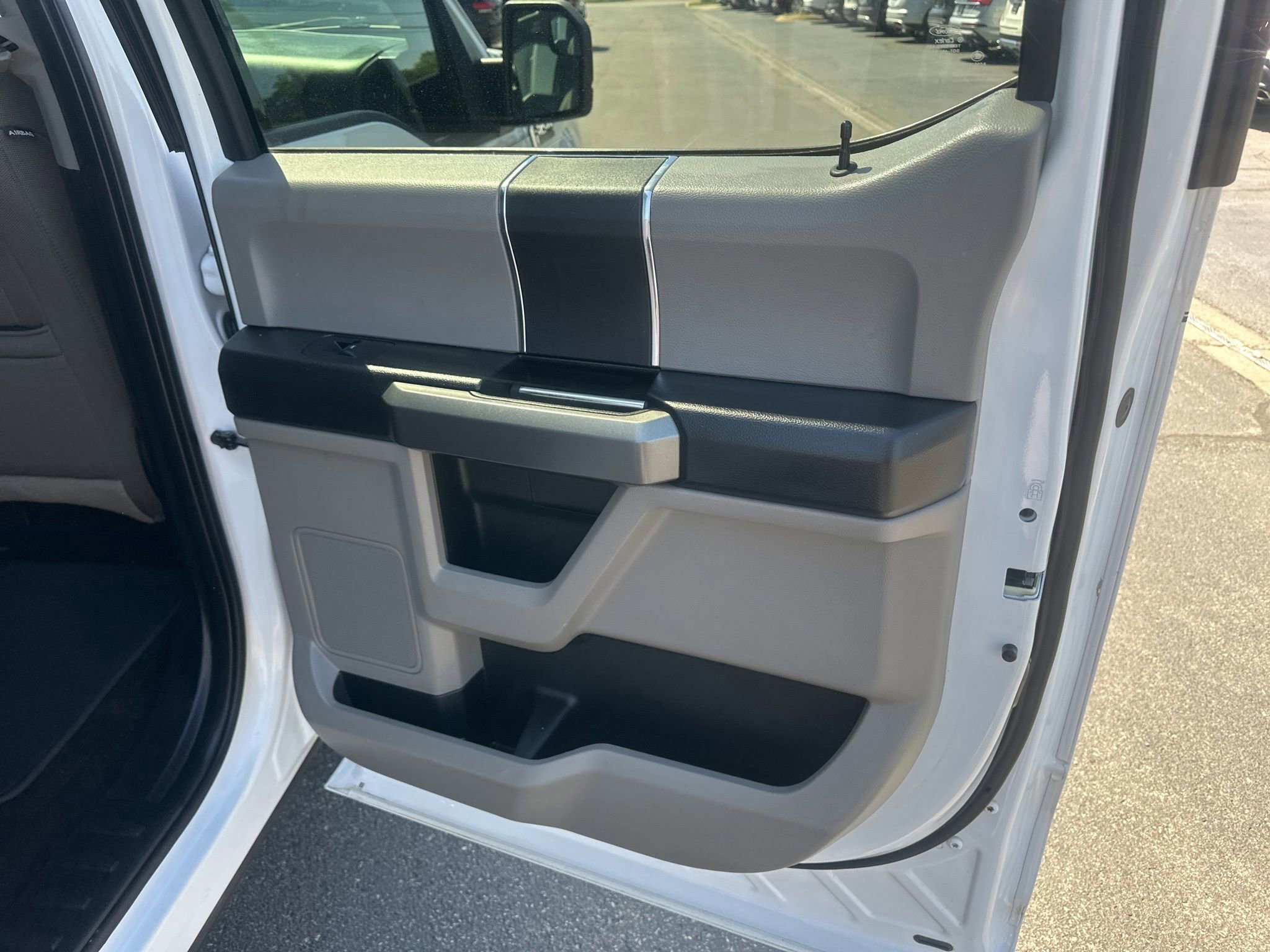 Used 2018 Ford F150 XLT AWD/4WD image 13