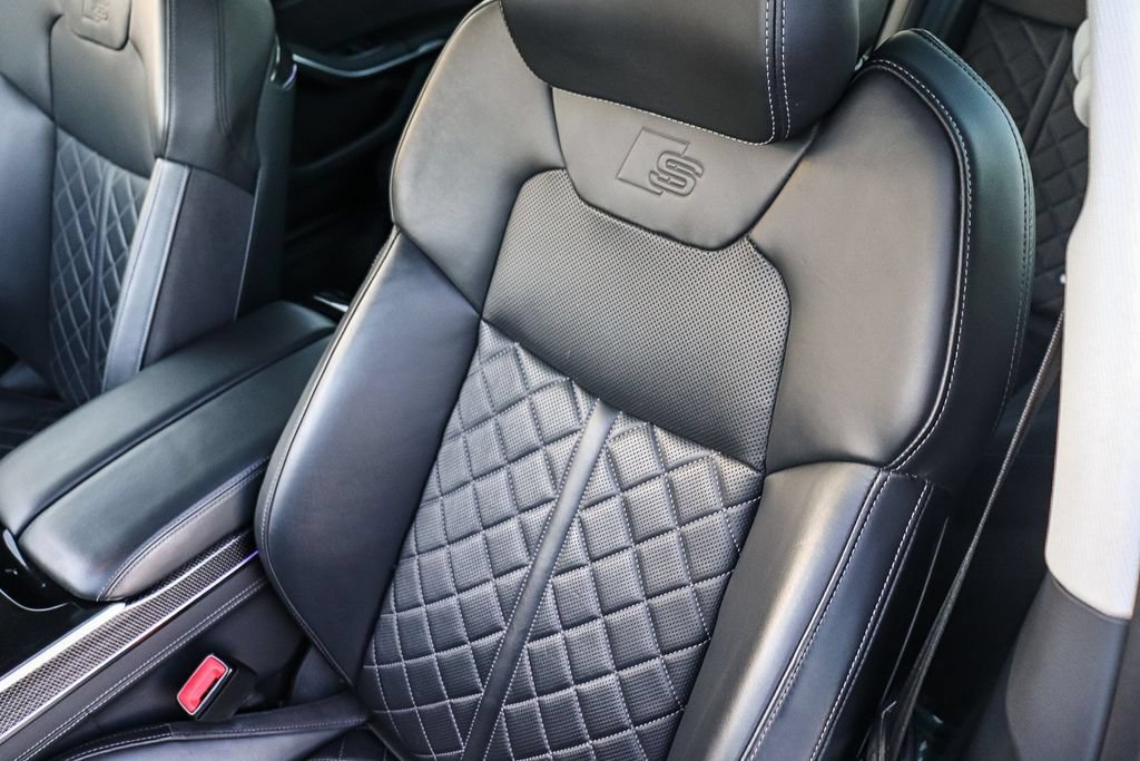 Used 2022 Audi S8 AWD/4WD image 29