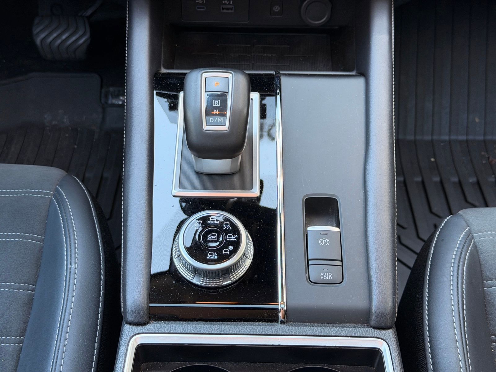 Used 2024 Mitsubishi Outlander AWD image 19