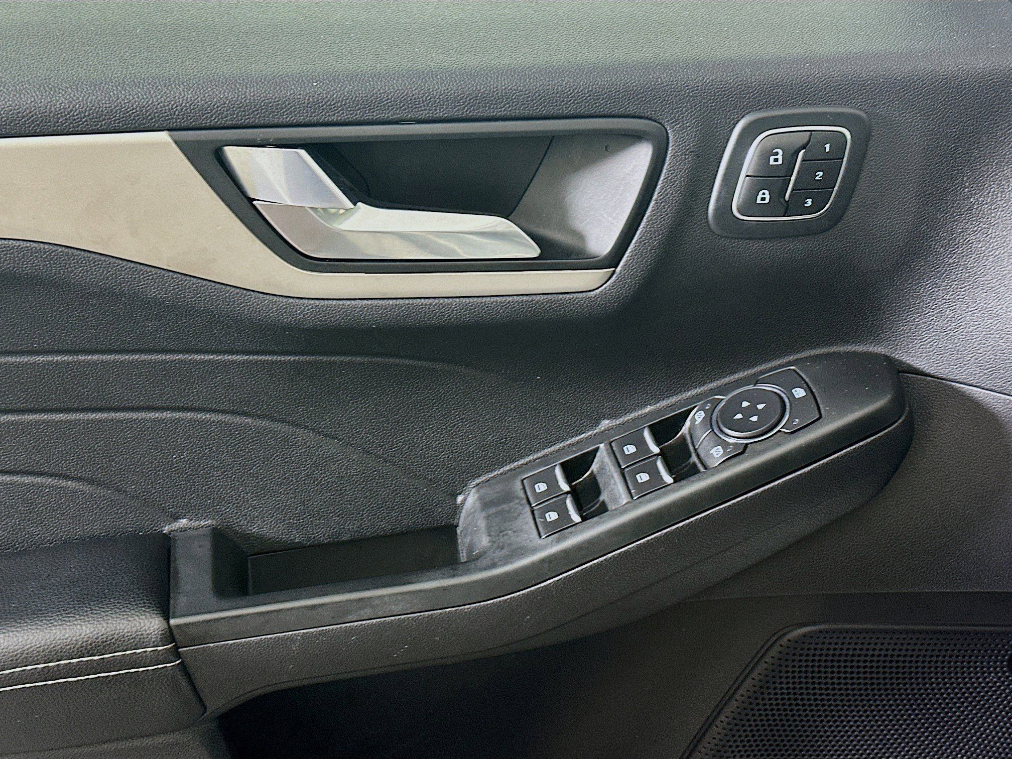 Used 2022 Ford Escape SEL w/ Technology Package image 15