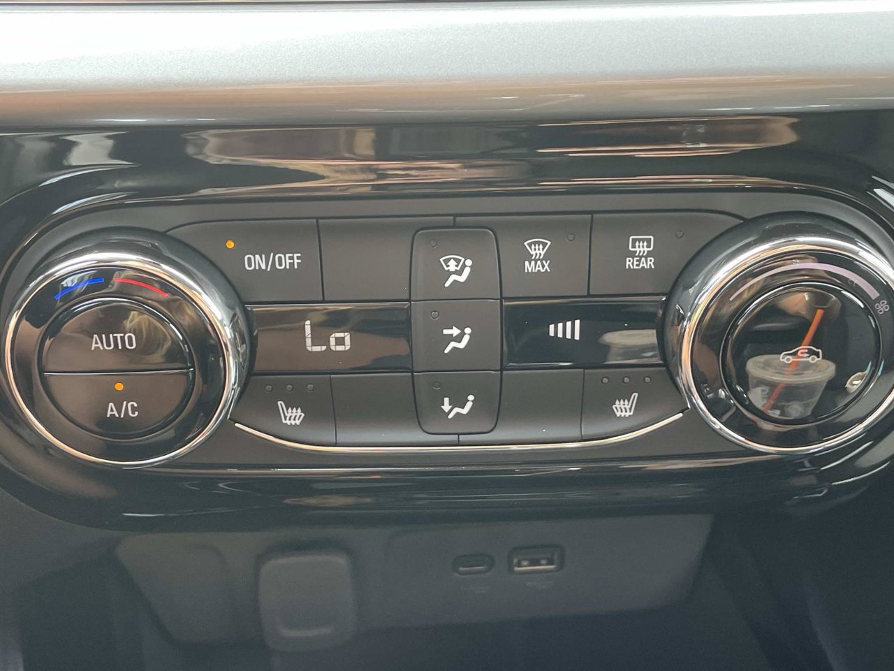 New 2026 Chevrolet Trax LT w/ LT Convenience Package FWD image 28