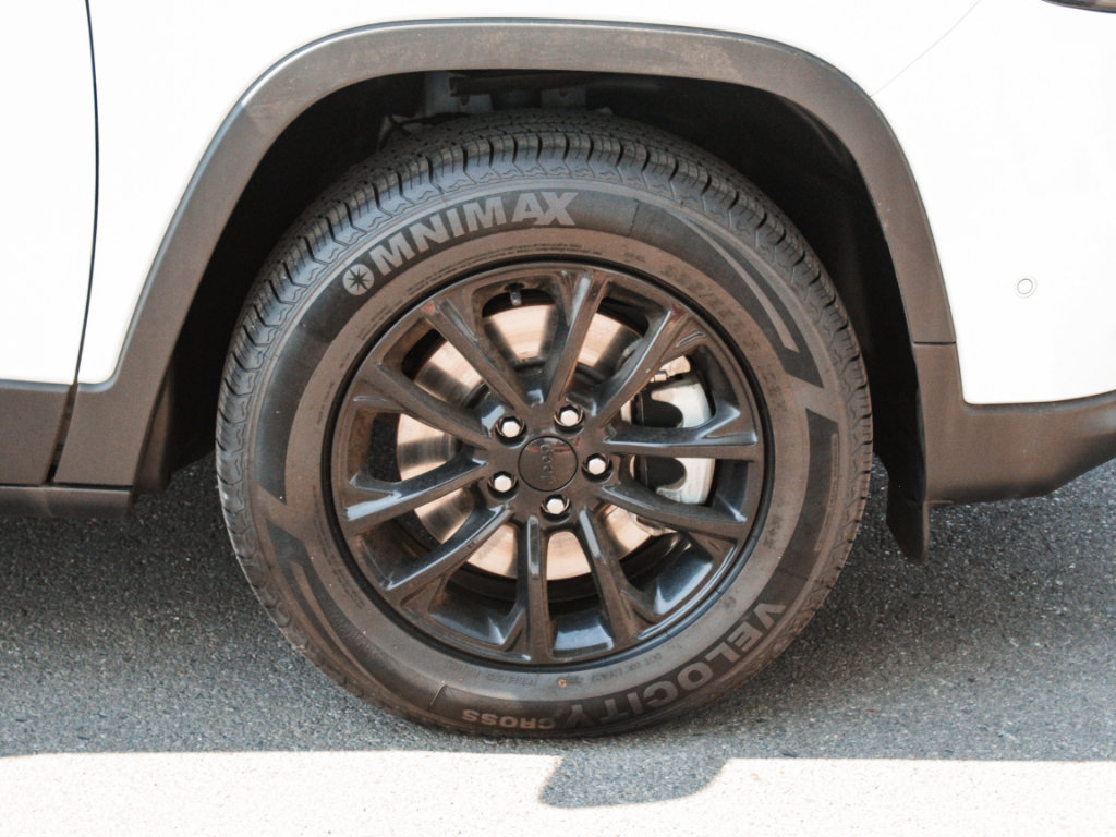 Used 2023 Jeep Cherokee Altitude Lux AWD/4WD image 4