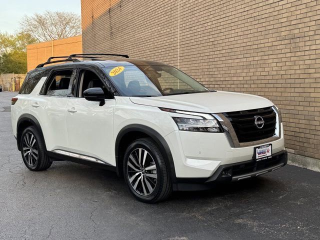Used 2024 Nissan Pathfinder Platinum AWD/4WD image 4