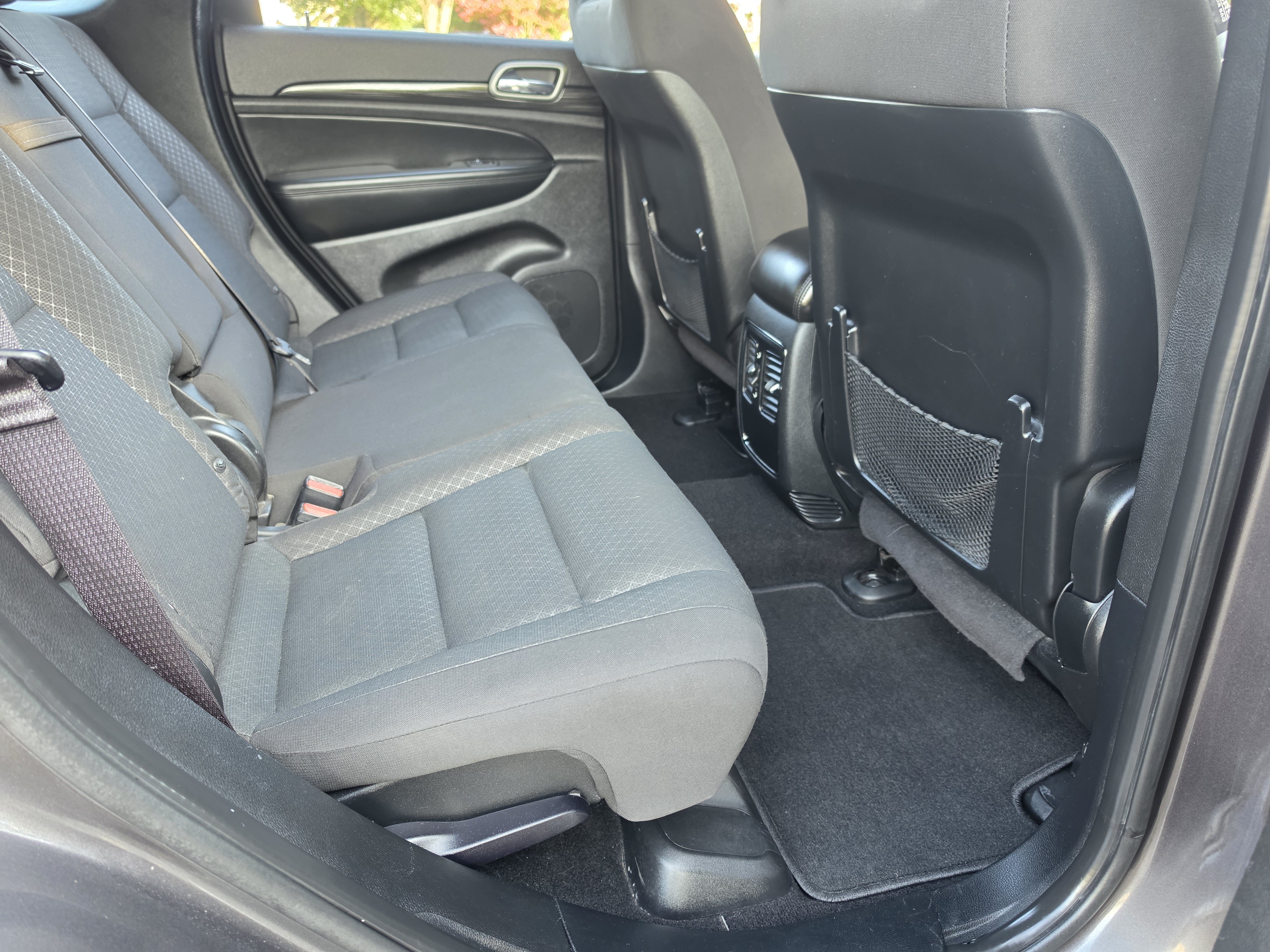 Used 2021 Jeep Grand Cherokee Laredo AWD/4WD image 13