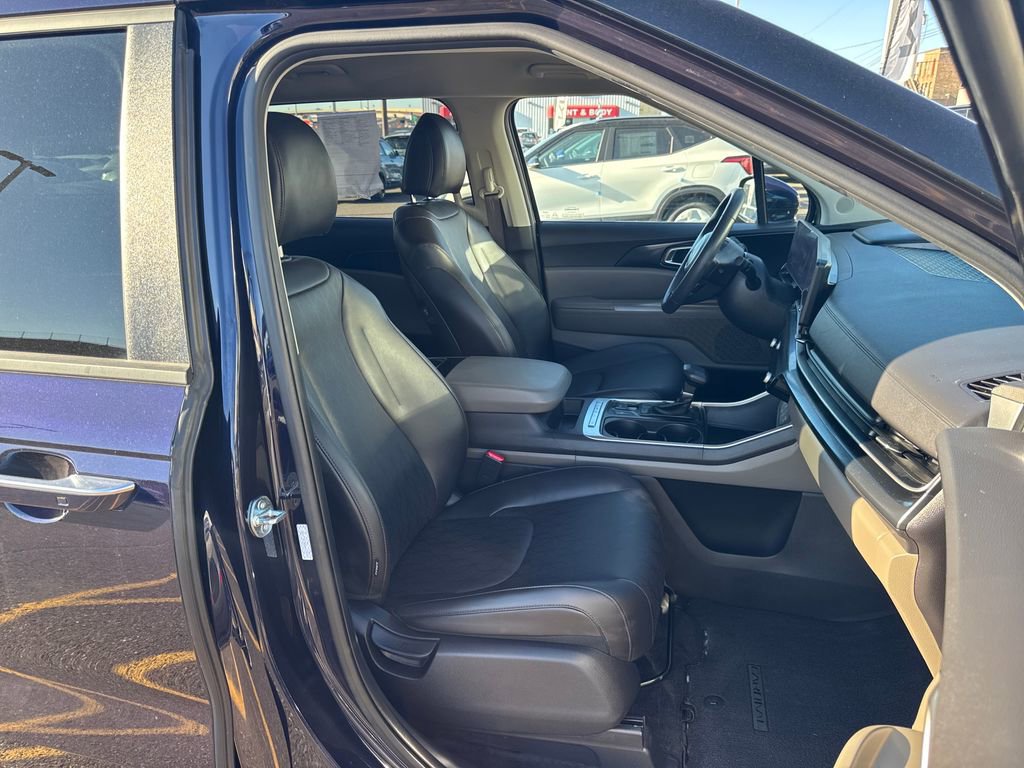 Certified 2025 Kia Carnival image 36