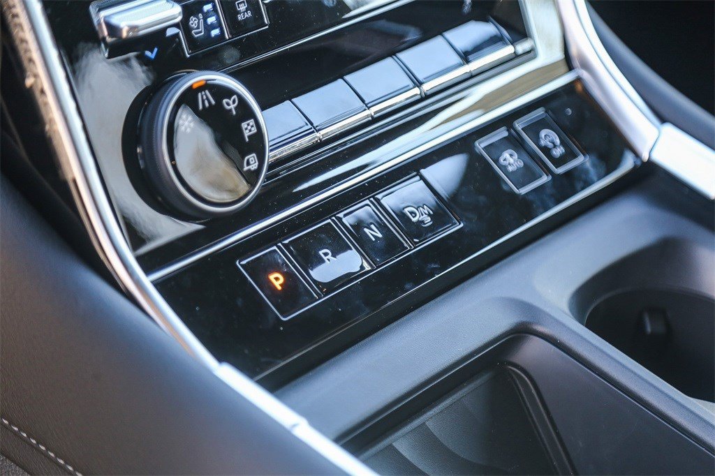New 2025 Nissan Armada Platinum Reserve image 18