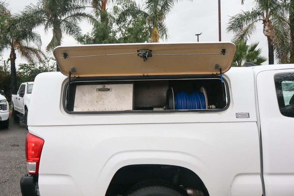 Used 2016 Toyota Tacoma SR image 10