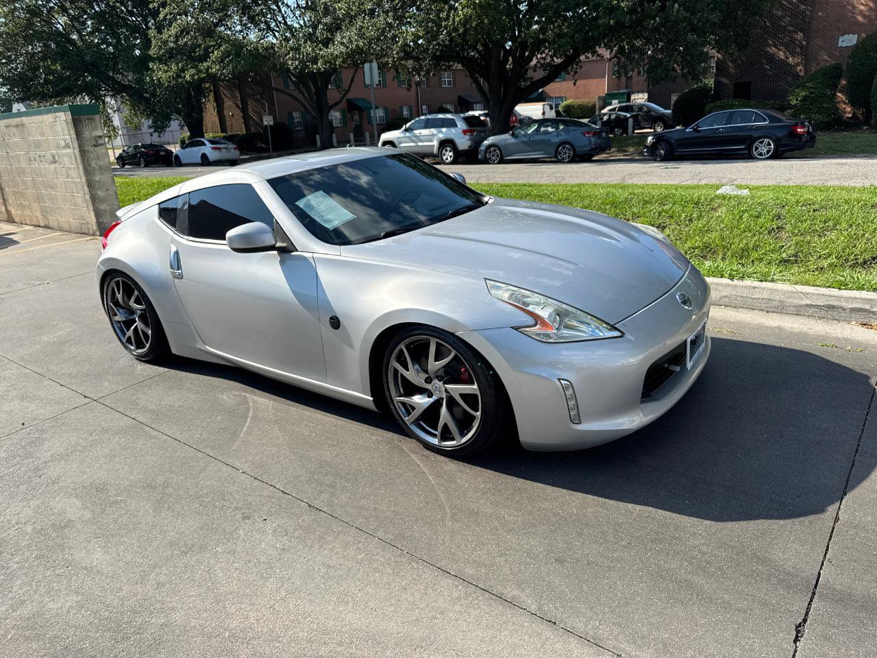 Used 2014 Nissan 370Z Coupe w/ Sport Package RWD image 2