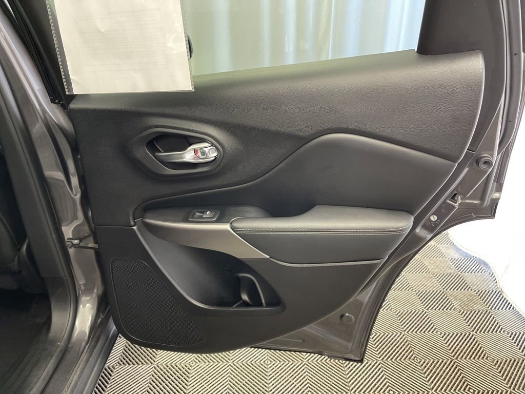 Used 2021 Jeep Cherokee Latitude Lux w/ Comfort/Convenience Group image 38