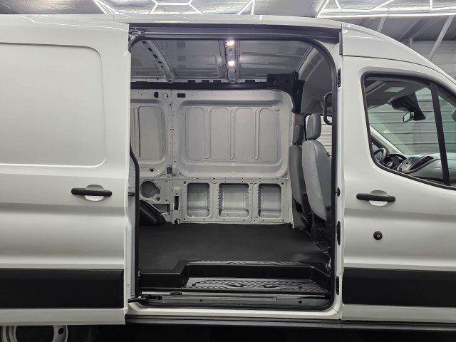 Used 2019 Ford Transit 250 130 Medium Roof RWD image 10