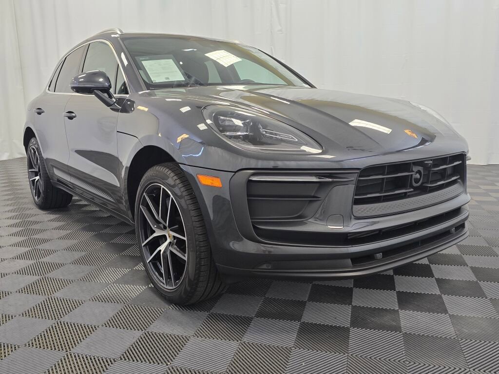 Certified 2024 Porsche Macan image 9
