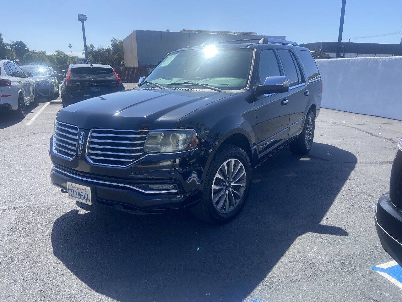 Used 2017 Lincoln Navigator Select AWD/4WD image 2
