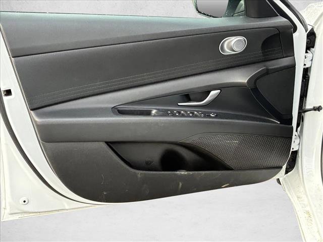 Used 2023 Hyundai Elantra SEL image 11