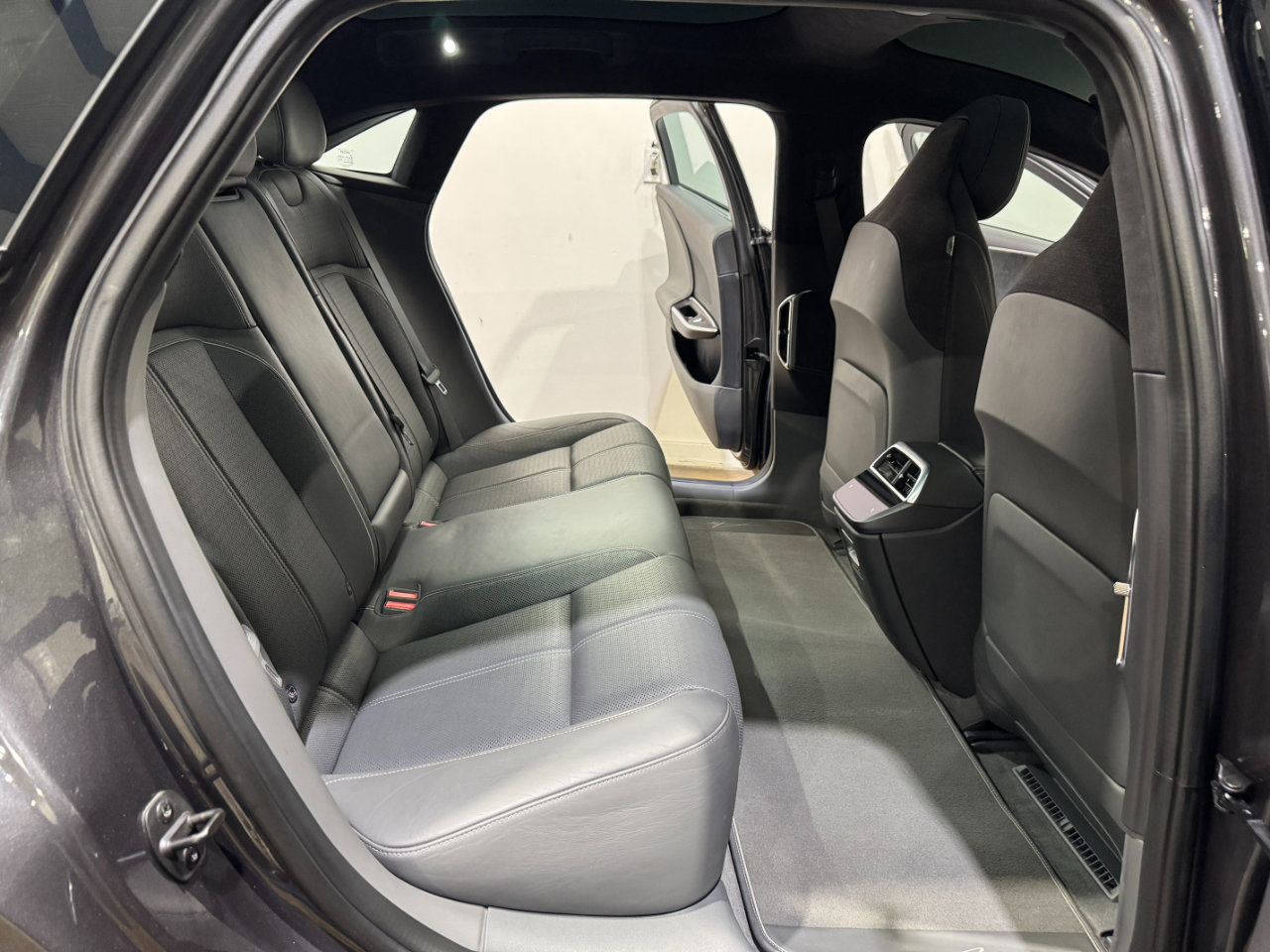 Used 2022 Lucid Air Grand Touring image 13