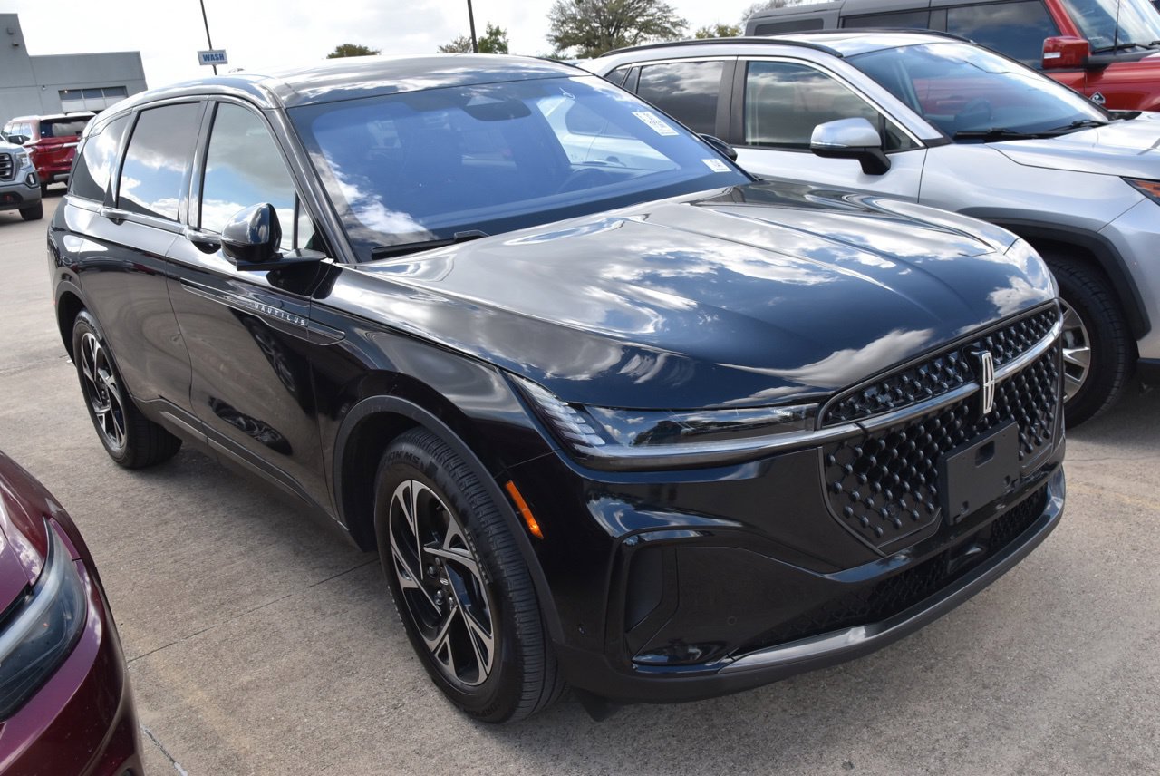 Used 2024 Lincoln Nautilus Premier w/ Jet Appearance Package AWD/4WD image 4