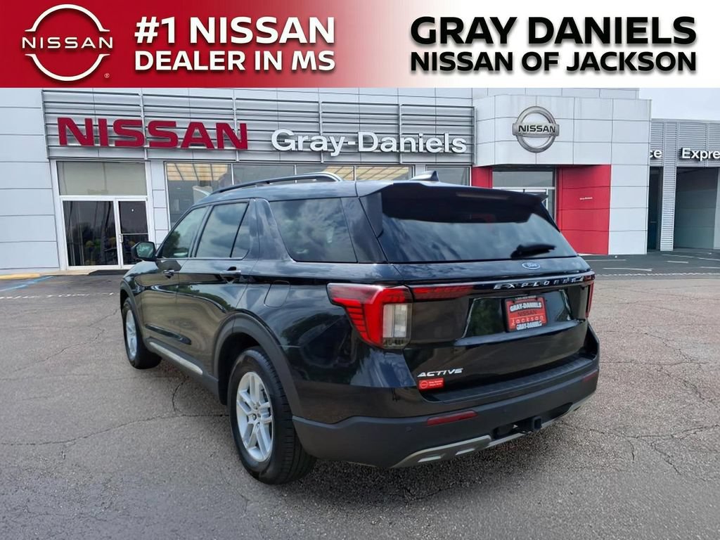 Used 2025 Ford Explorer Active w/ Active Comfort Package RWD image 5