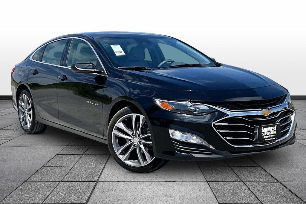 Used 2025 Chevrolet Malibu LT FWD image 2