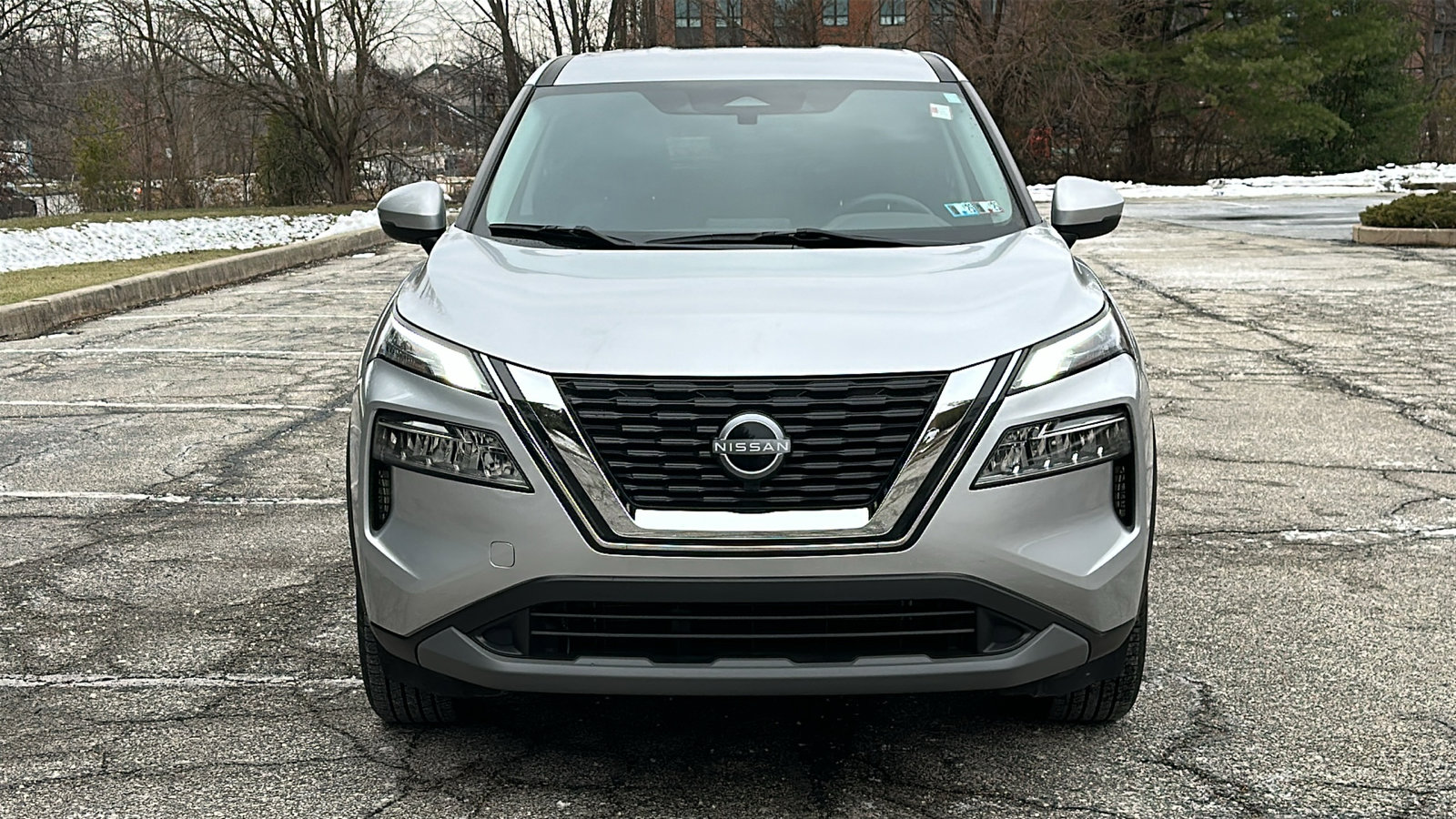 Certified 2022 Nissan Rogue SV image 3