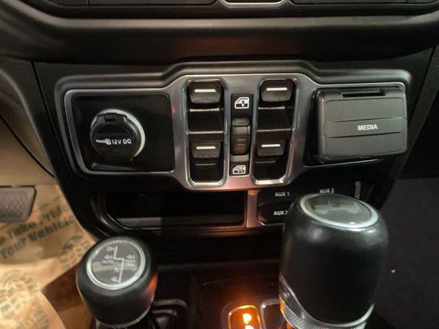 Used 2023 Jeep Wrangler Unlimited Sahara w/ Cold Weather Group image 16