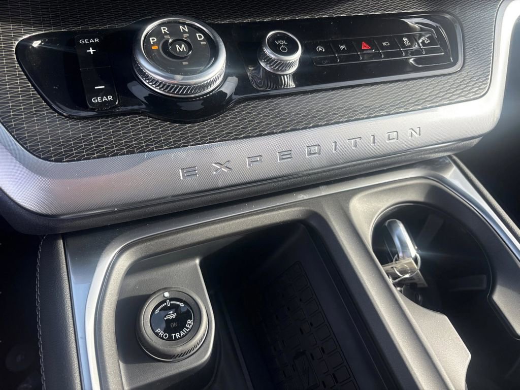 New 2025 Ford Expedition Max Platinum w/ Stealth Performance Package image 27