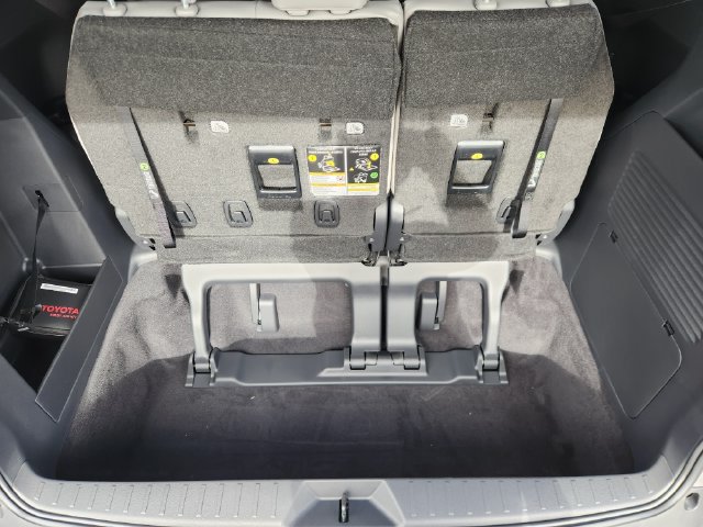New 2026 Toyota Sienna XLE FWD image 31