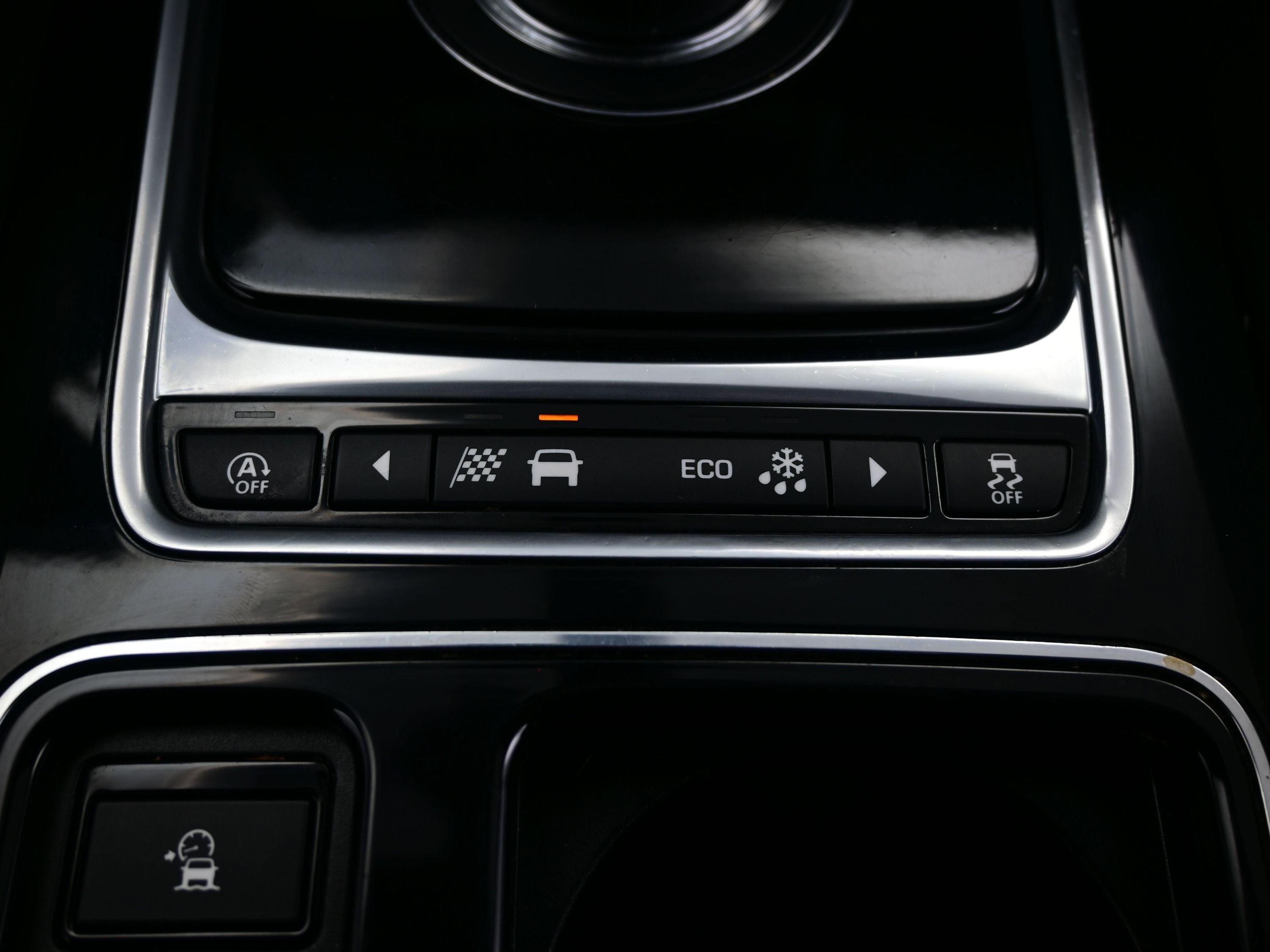 Used 2018 Jaguar F-PACE Premium image 23