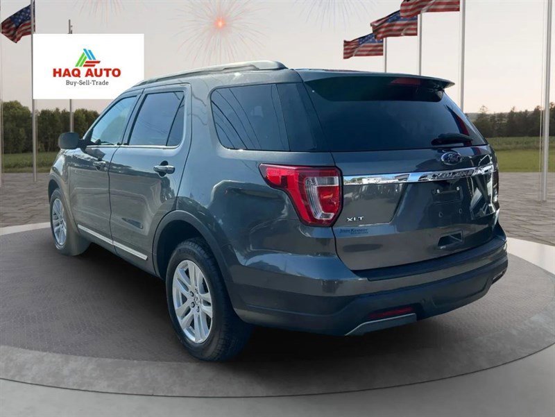 Used 2019 Ford Explorer XLT image 7
