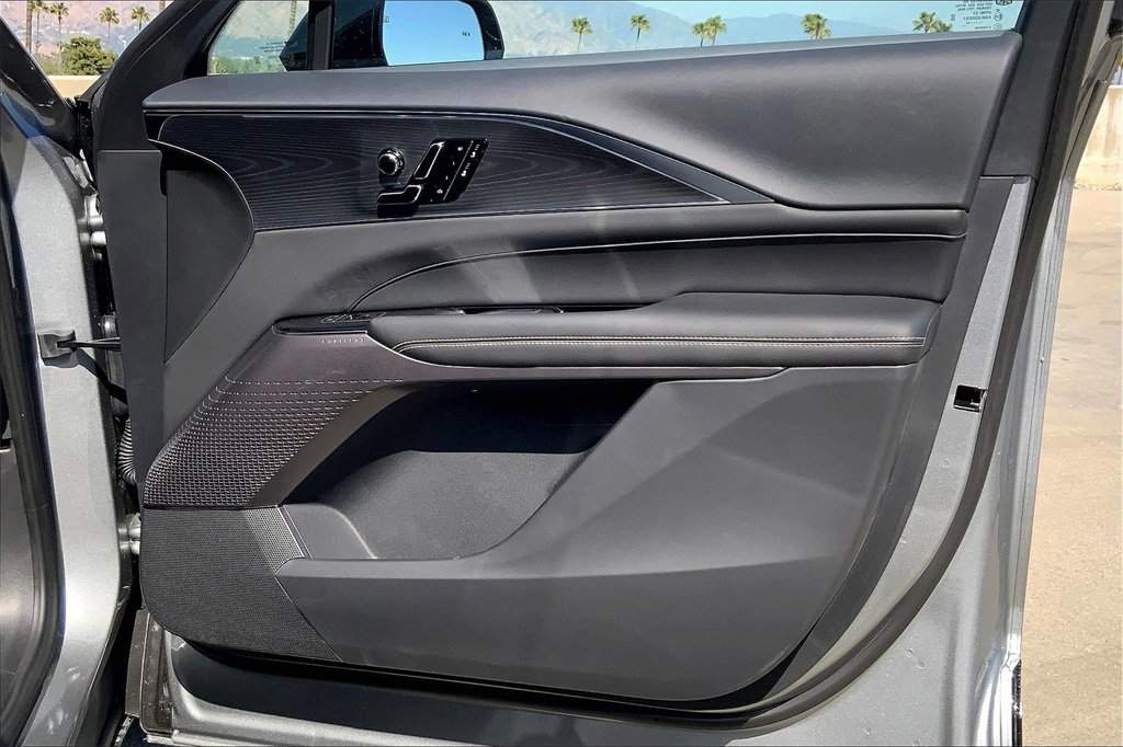 New 2025 Cadillac Lyriq Luxury image 33