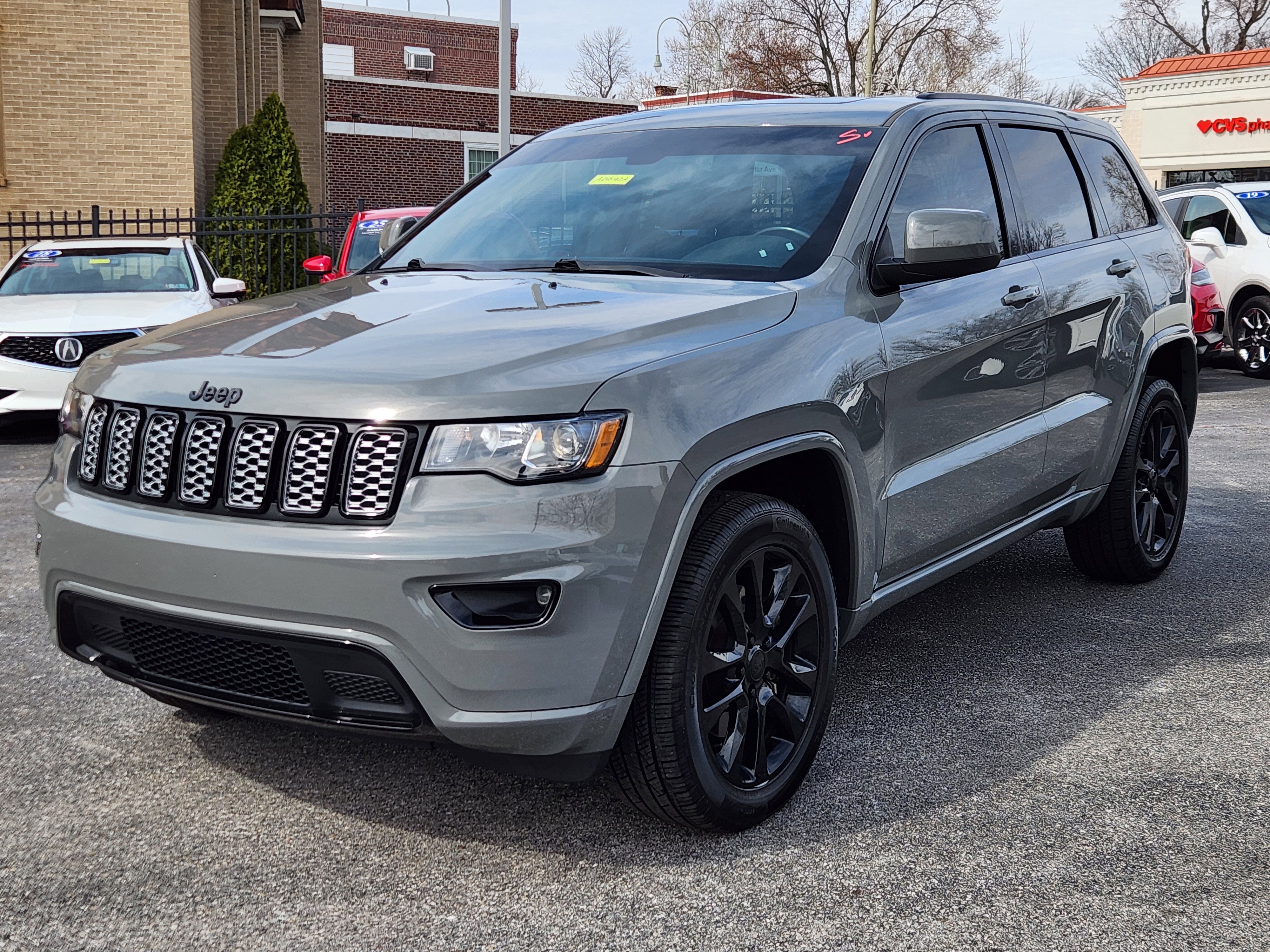 Used 2022 Jeep Grand Cherokee Laredo X image 2