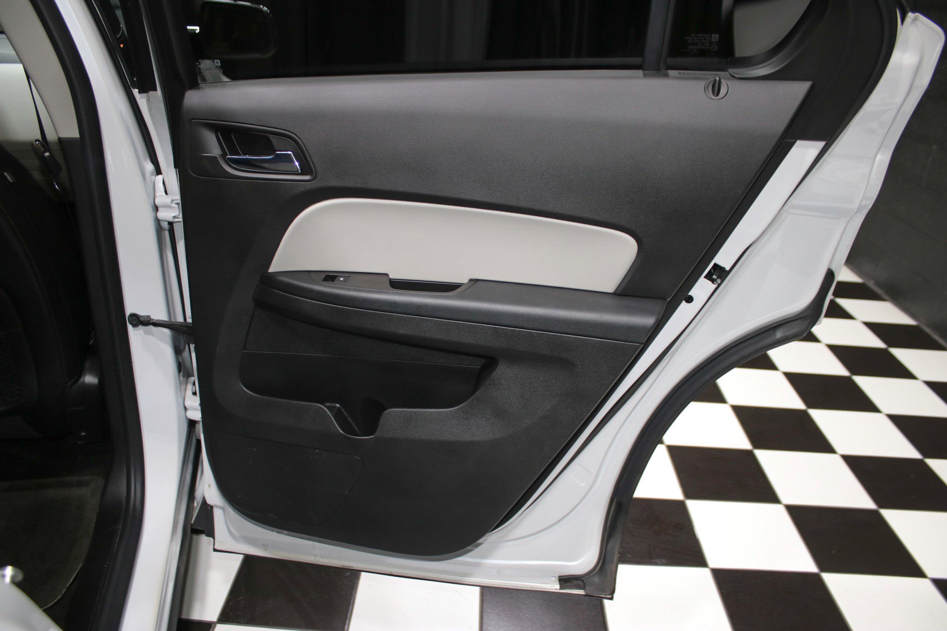 Used 2017 Chevrolet Equinox Premier w/ Enhanced Convenience Package FWD image 28
