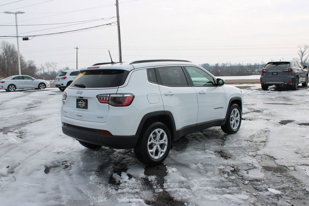 Used 2024 Jeep Compass Latitude AWD/4WD image 9