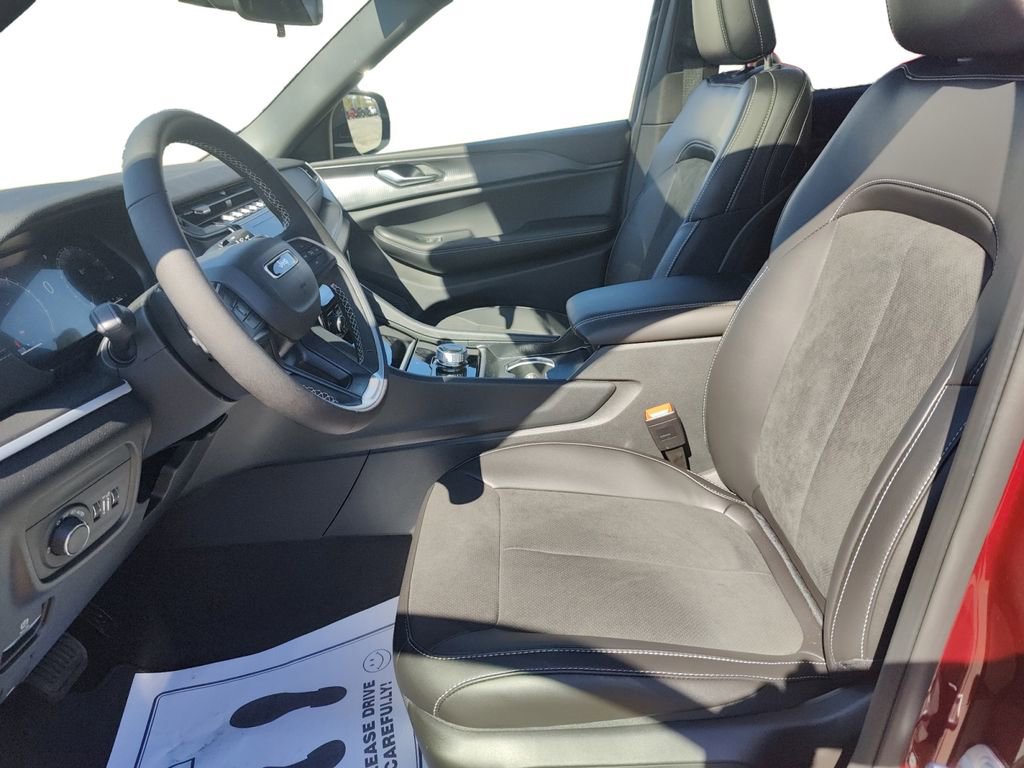 New 2025 Jeep Grand Cherokee 4WD image 11