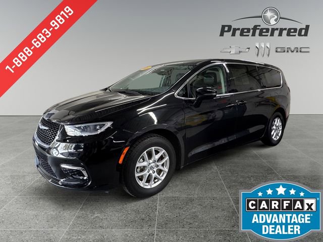 Used 2023 Chrysler Pacifica Touring-L FWD image 11