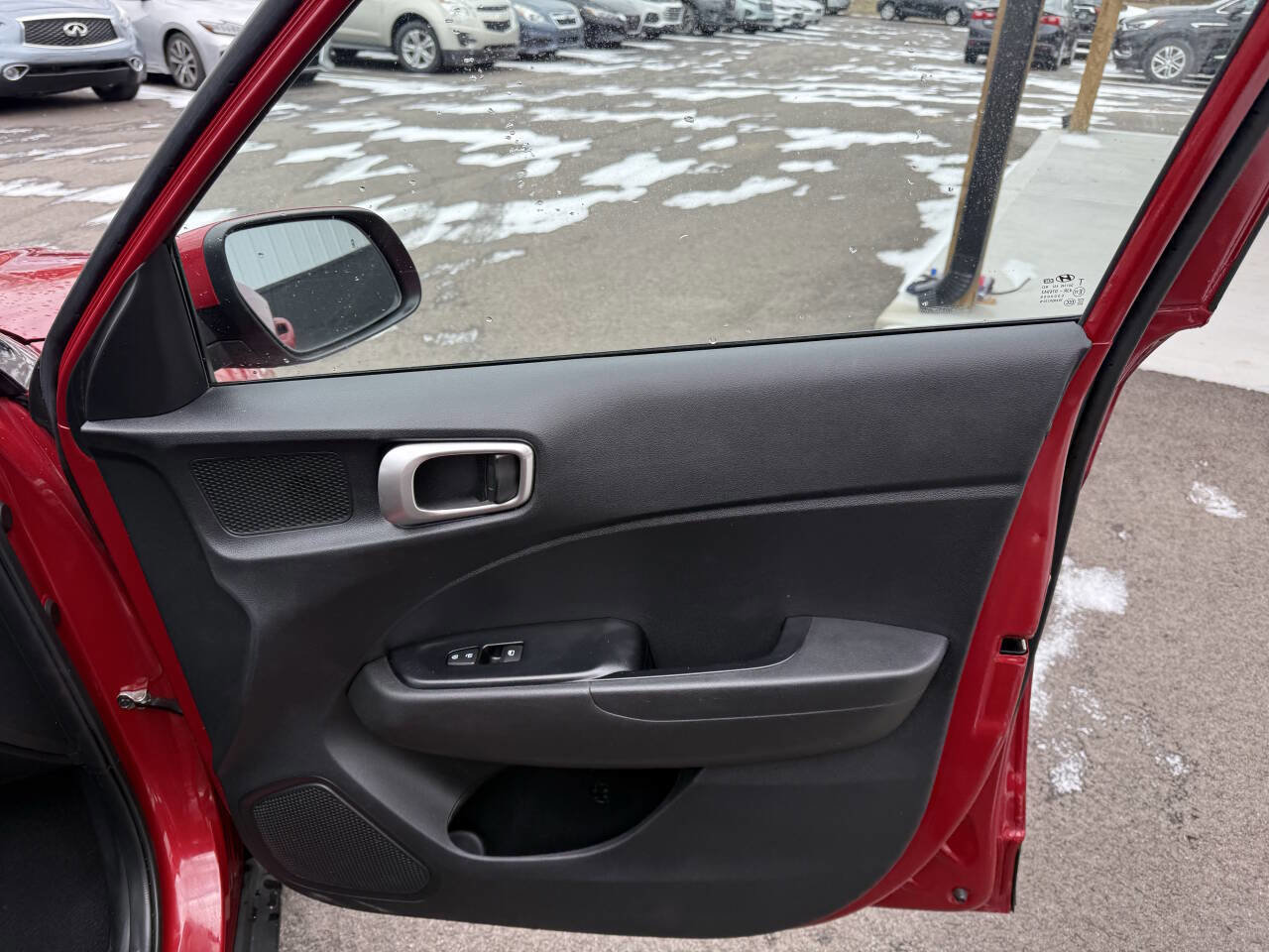 Used 2021 Hyundai Venue SEL image 19