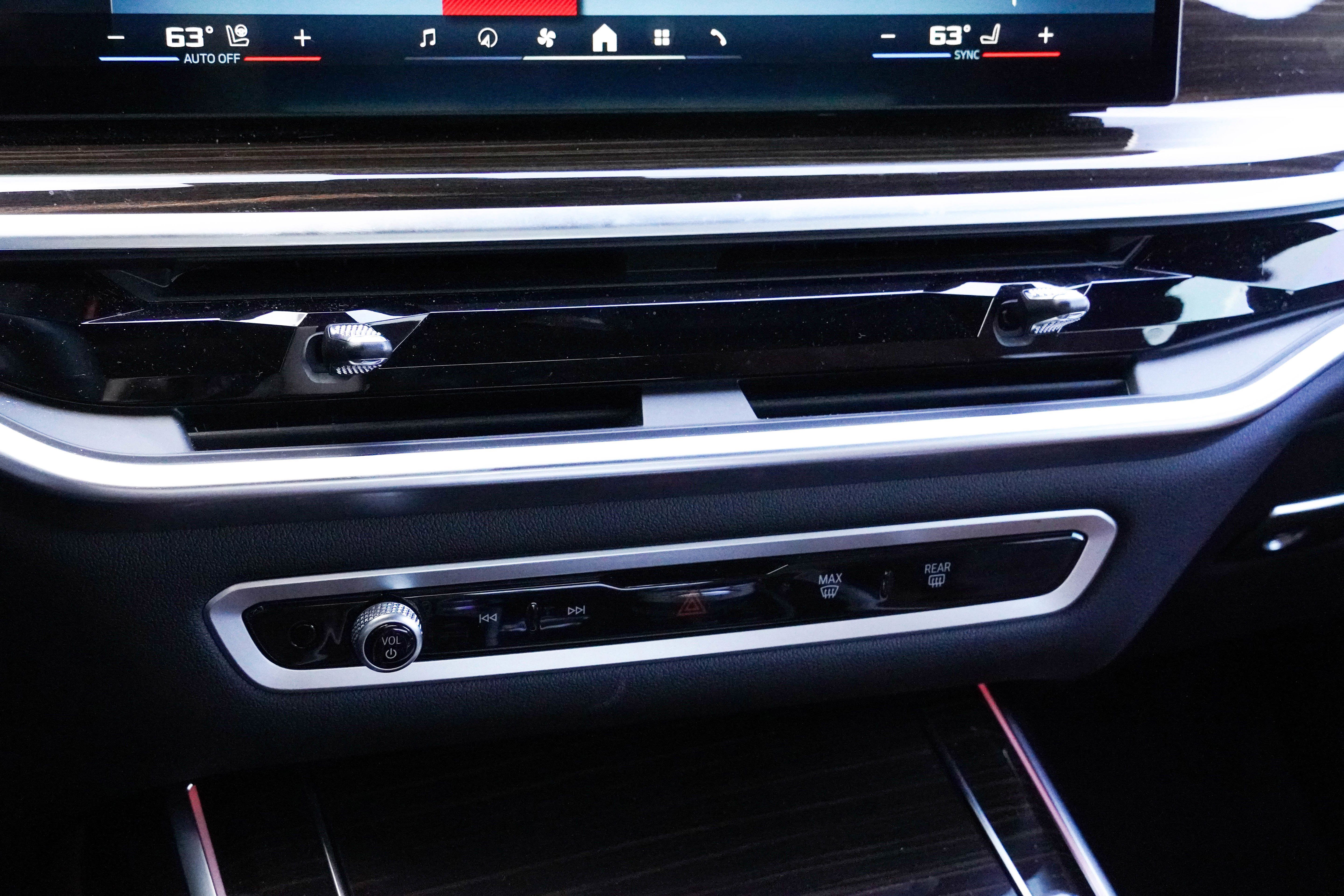 Certified 2024 BMW X7 M60i w/ Executive Package image 30