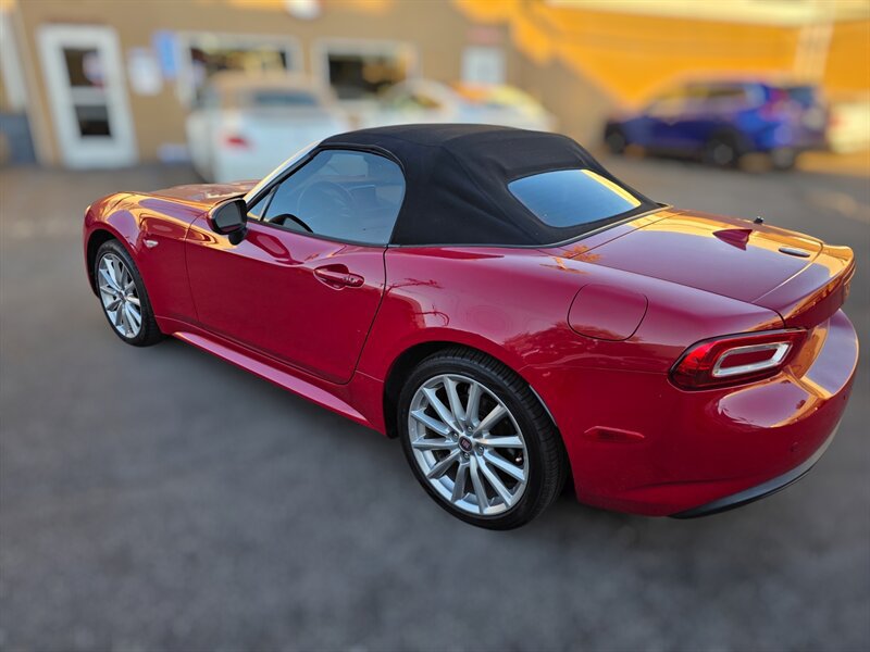 Used 2017 FIAT 124 Spider Lusso RWD image 6