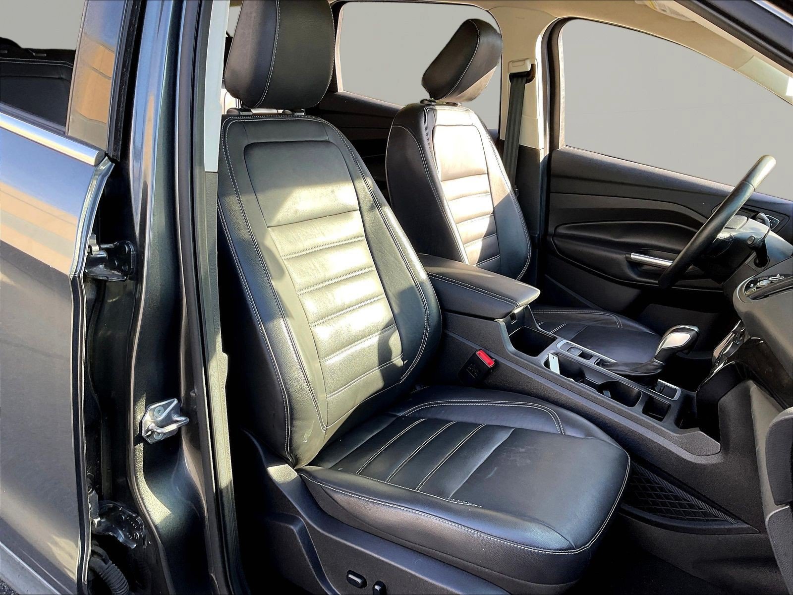 Used 2019 Ford Escape Titanium AWD/4WD image 29