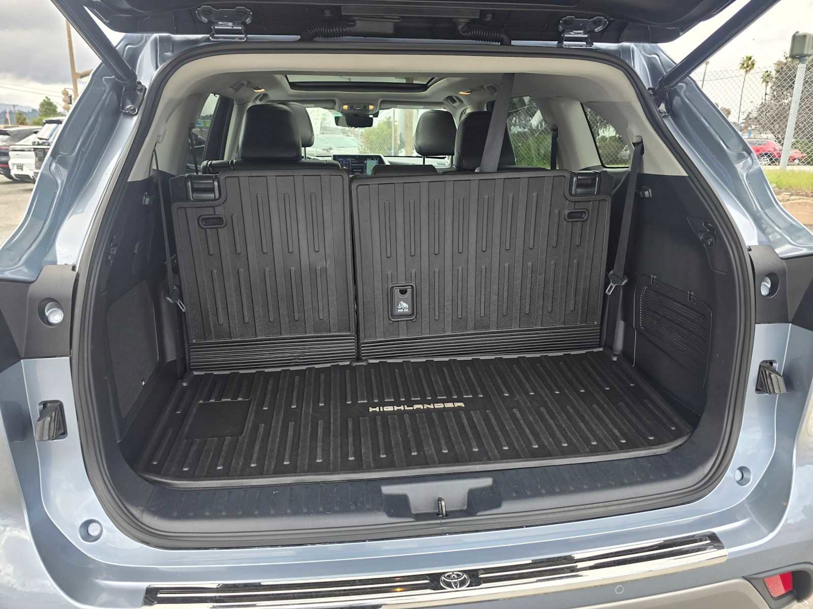 Used 2022 Toyota Highlander Platinum image 19