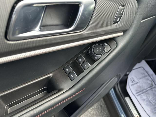 Used 2025 Ford Explorer ST-Line AWD/4WD image 17