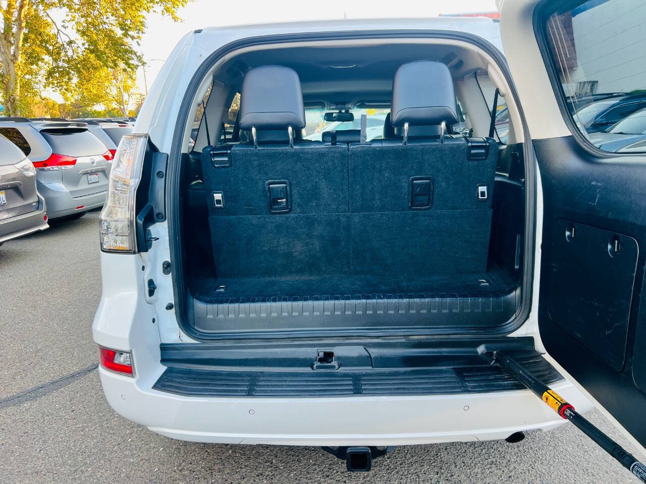Used 2015 Lexus GX 460 w/ Premium Package AWD/4WD image 9