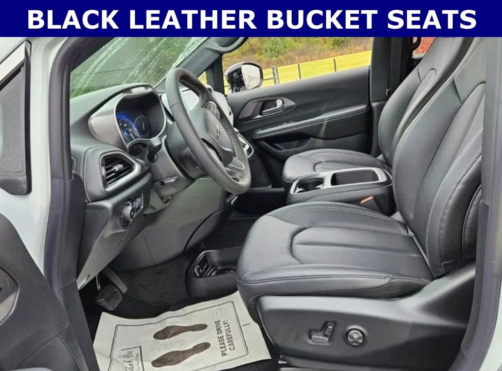 New 2027 Chrysler Pacifica Select FWD image 2