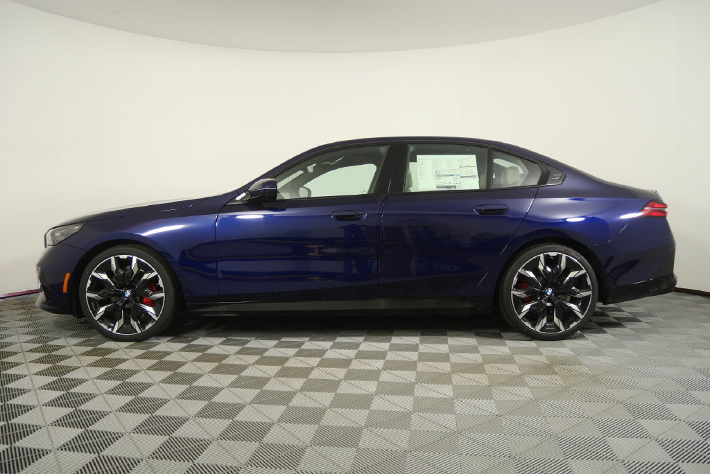 Used 2026 BMW 530i w/ Executive Package RWD image 2