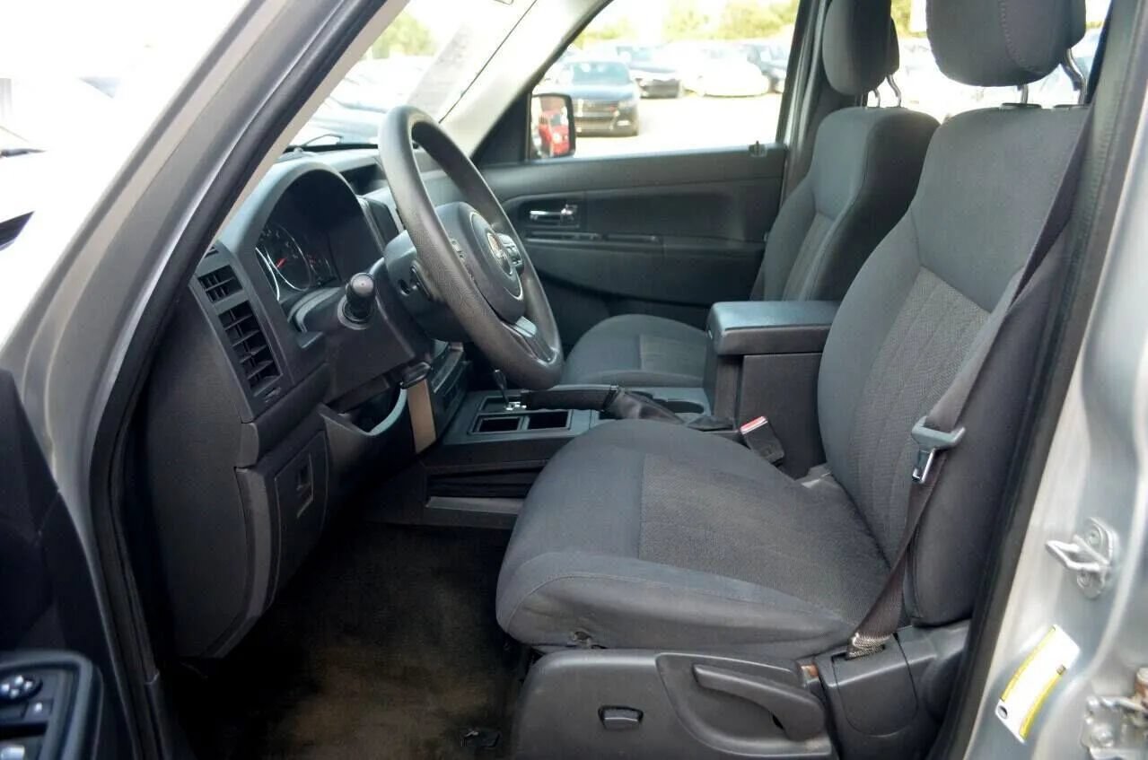 Used 2012 Jeep Liberty Sport RWD image 19