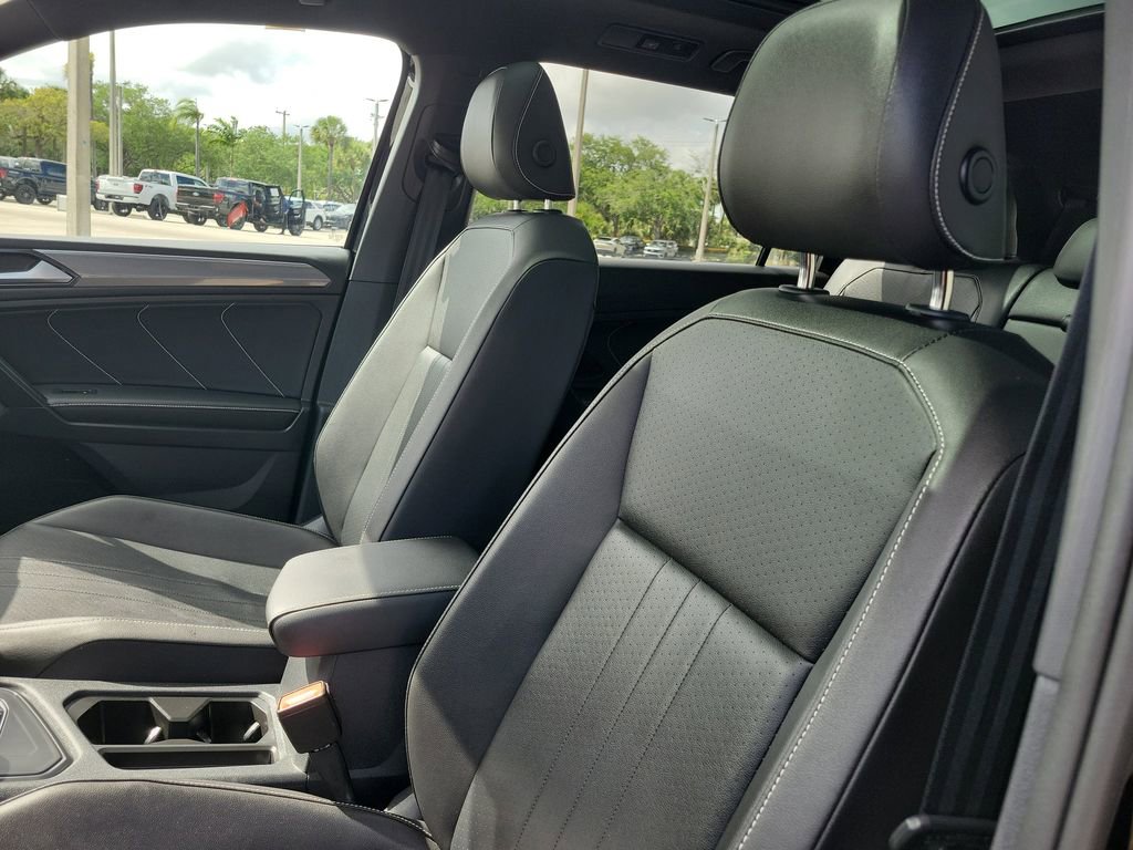 Used 2022 Volkswagen Tiguan SE R-Line image 20