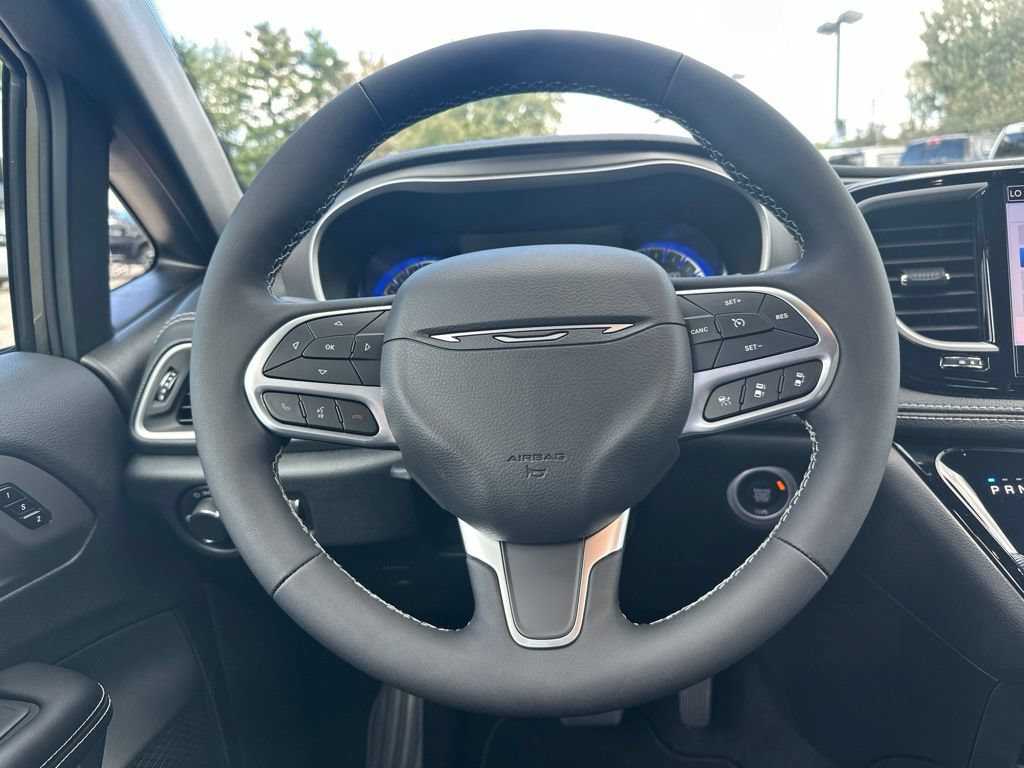 New 2027 Chrysler Pacifica Select AWD/4WD image 15