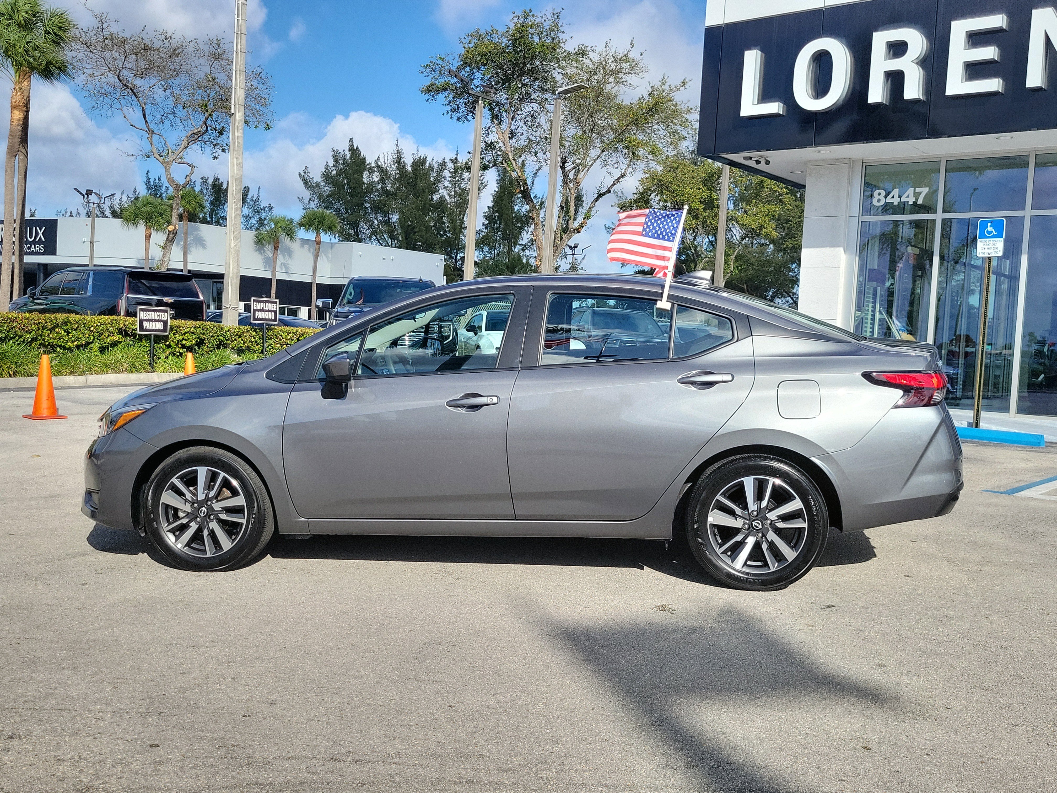 Used 2025 Nissan Versa SV image 8