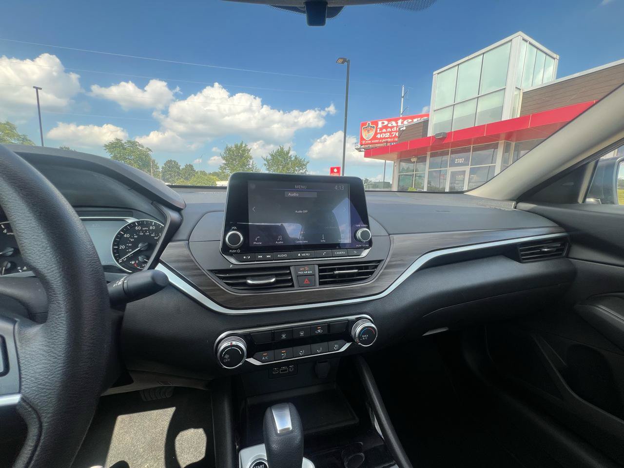 Used 2024 Nissan Altima 2.5 SV FWD image 14