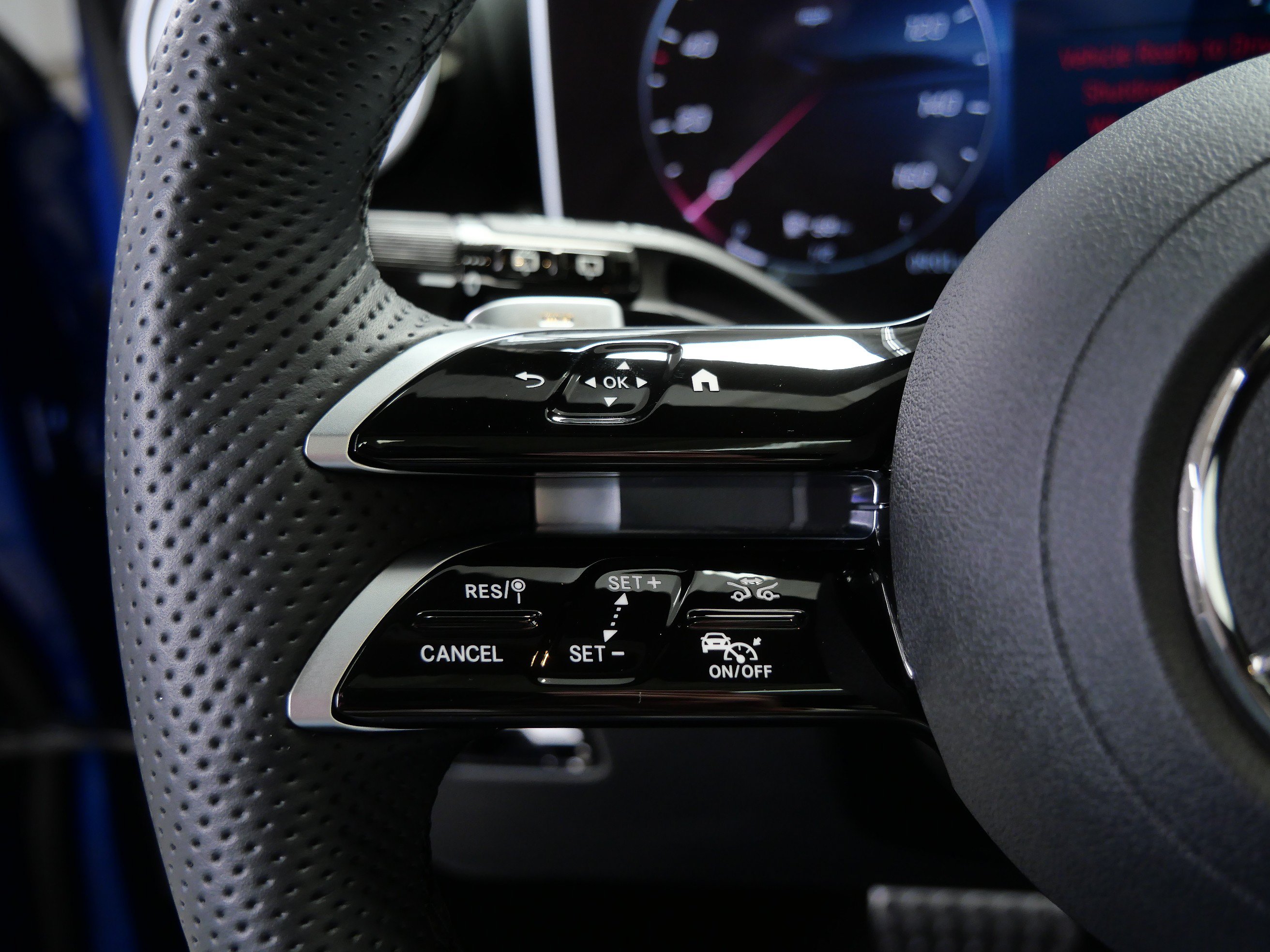 Used 2025 Mercedes-Benz GLC 300 4MATIC image 26