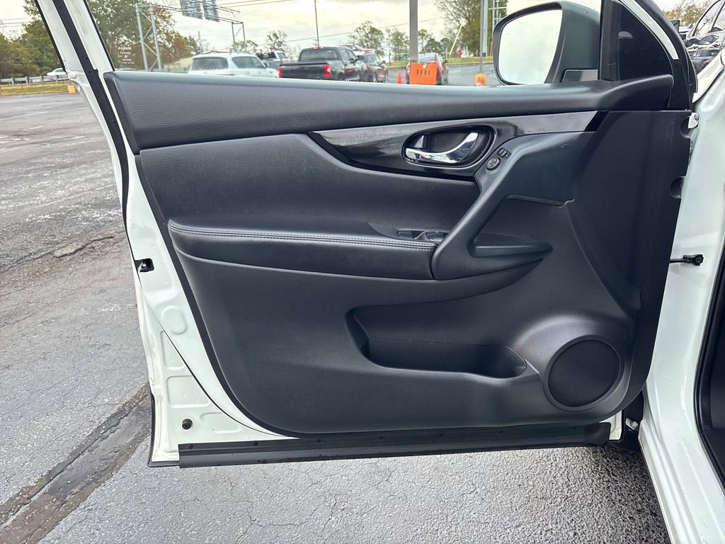 Used 2021 Nissan Rogue Sport SV image 14