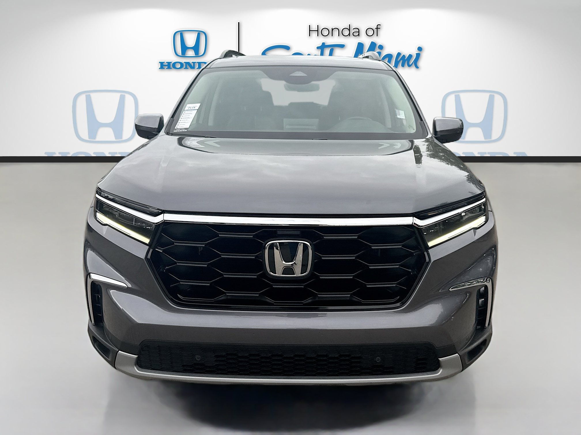 Certified 2025 Honda Pilot Touring image 2